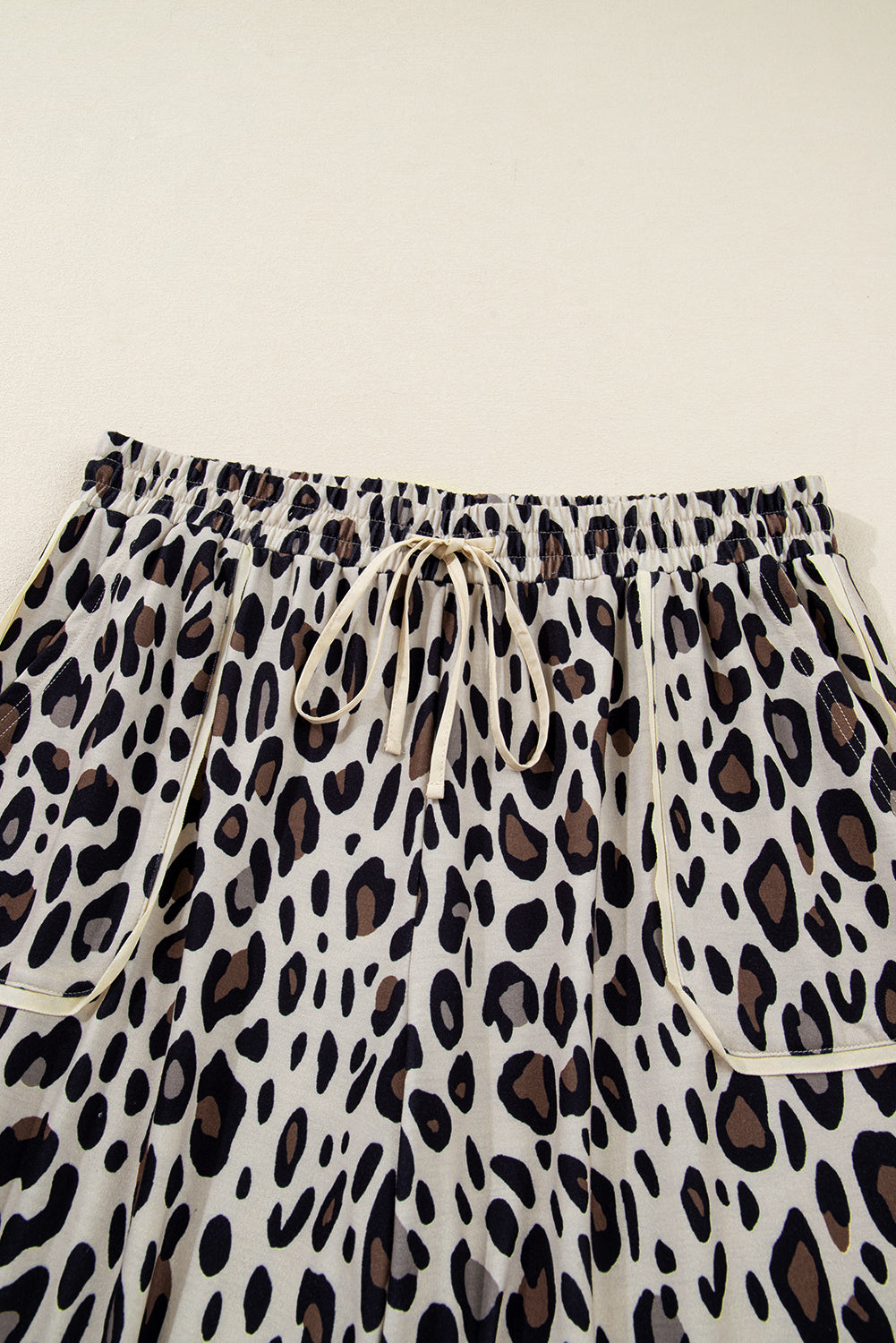 Khaki Exposed Seam Patched Pocket Plus Size Drawstring Leopard Wide Leg Pants-Plus Size/Plus Size Bottoms-[Adult]-[Female]-2022 Online Blue Zone Planet