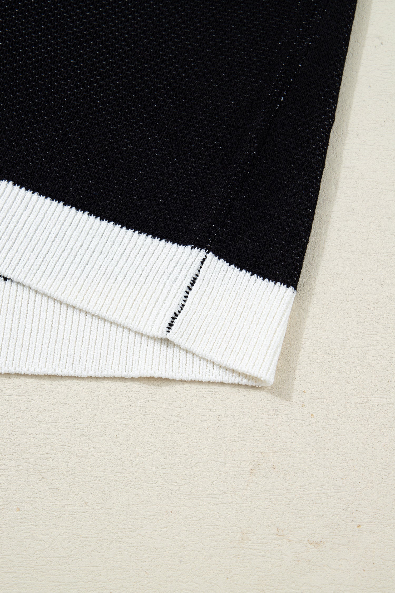 Black Horse Shoe Pattern Contrast Trim Short Sleeve Sweater-Sweaters & Cardigans/Short Sleeve Sweaters-[Adult]-[Female]-2022 Online Blue Zone Planet