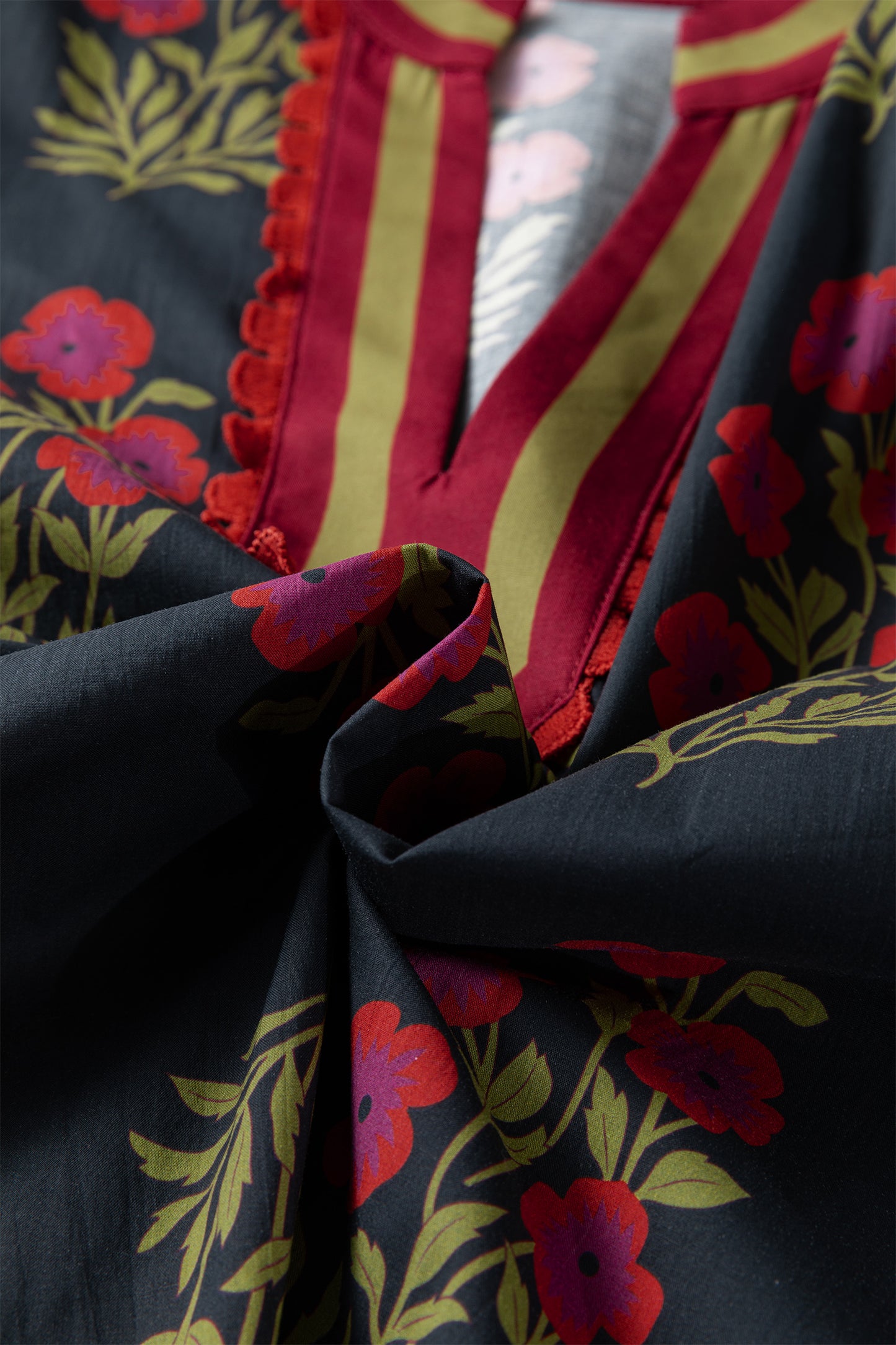 Black Floral Short Bubble Sleeve Contrast Slit Neckline Blouse-Tops/Blouses & Shirts-[Adult]-[Female]-2022 Online Blue Zone Planet