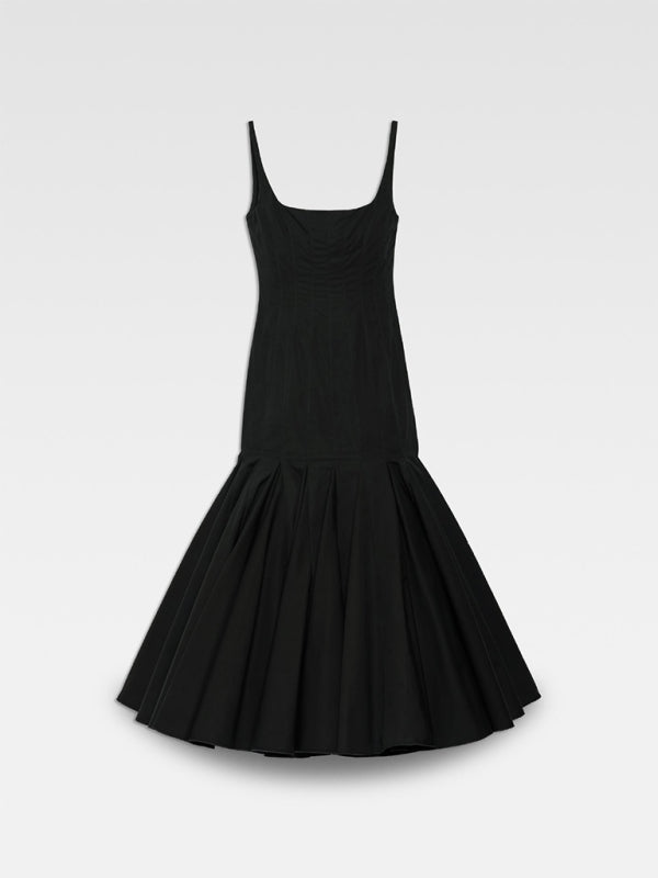 Simple pleated suspender dress with wide swing