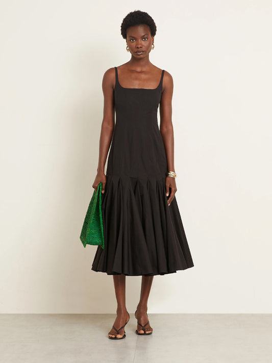 Simple pleated suspender dress with wide swing