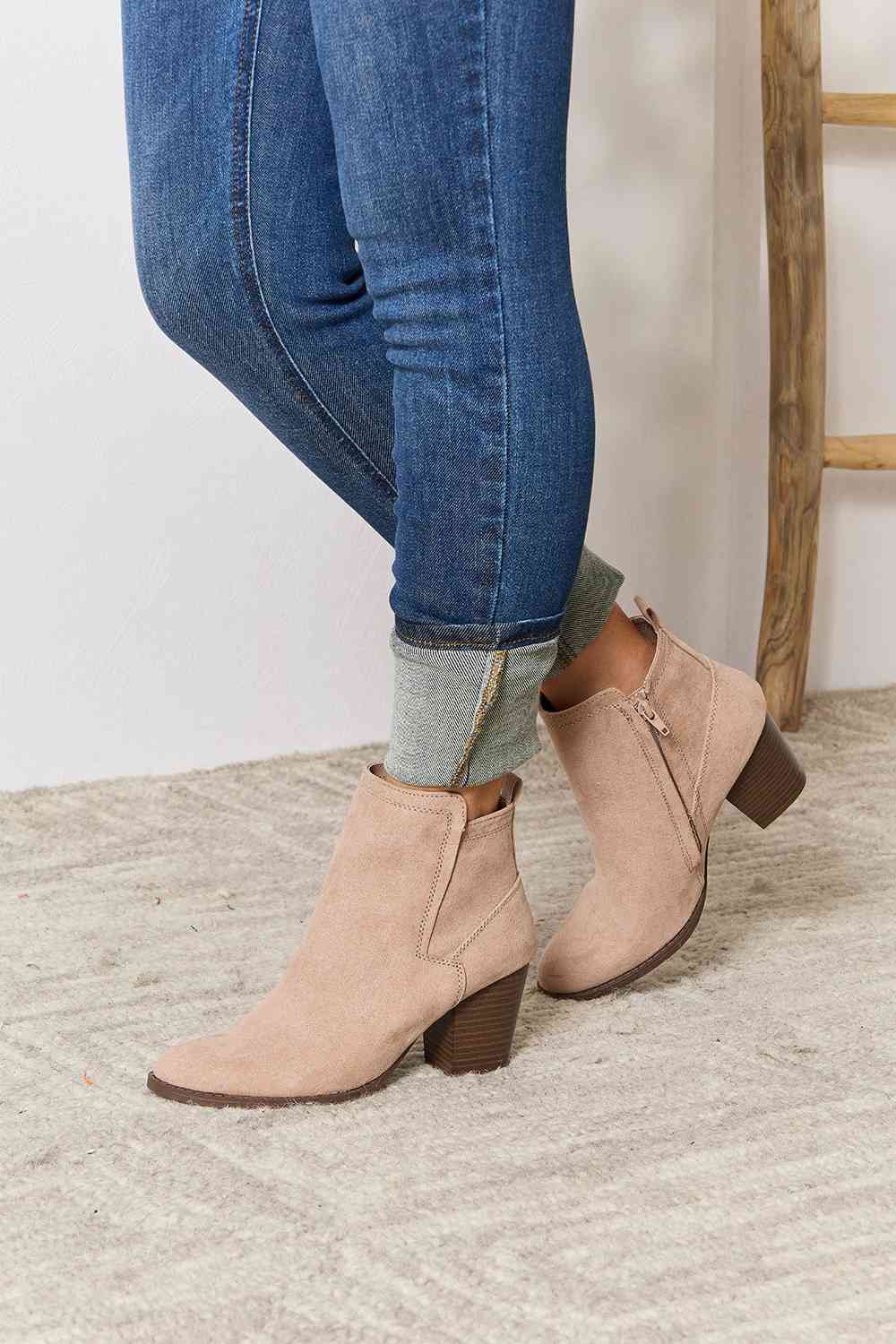 East Lion Corp Block Heel Point Toe Ankle Boots BLUE ZONE PLANET