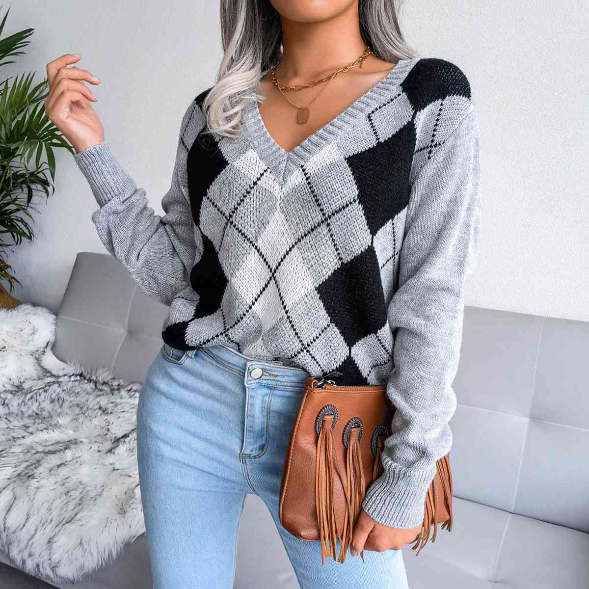 Geometric V-Neck Sweater BLUE ZONE PLANET