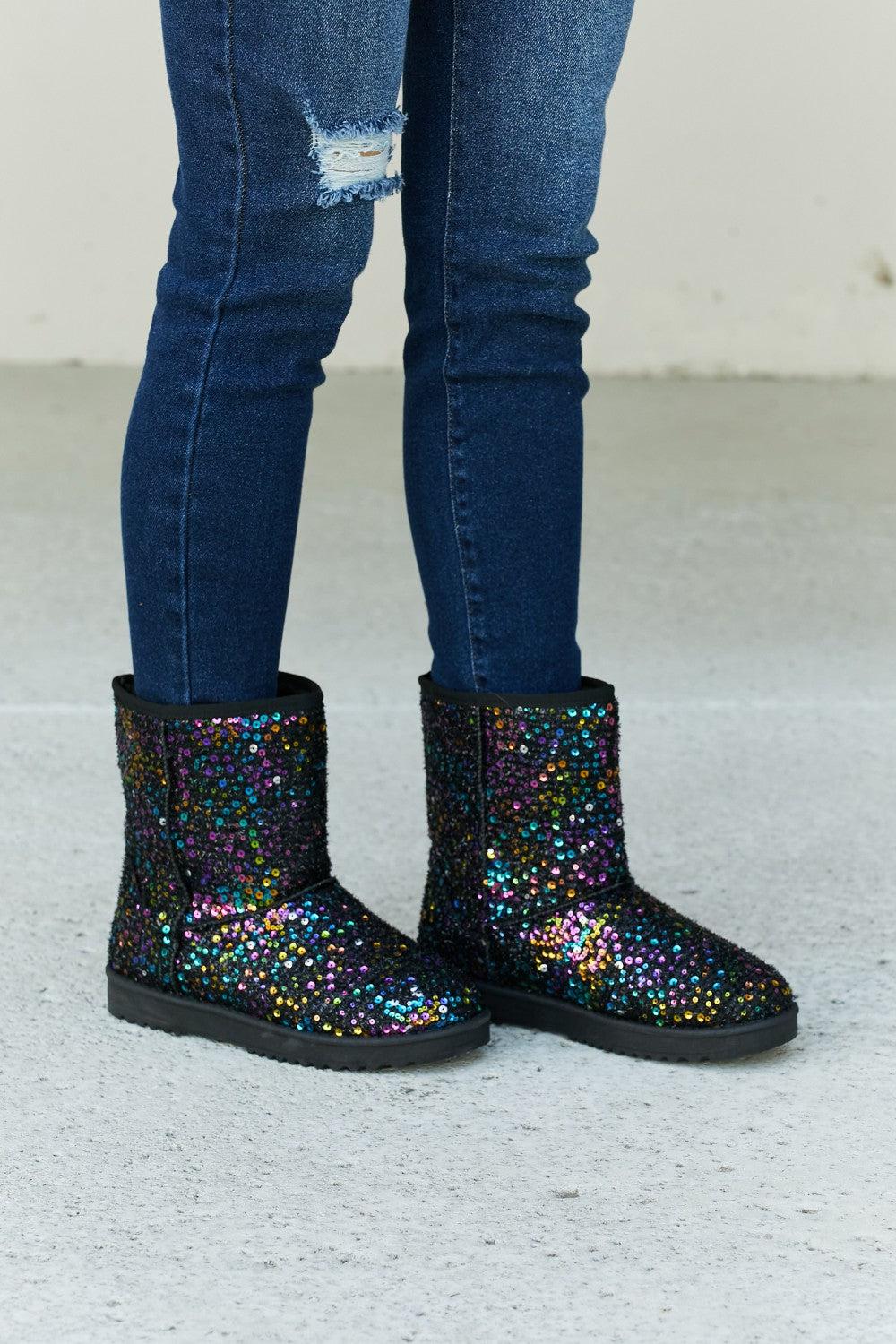 Forever Link Multicolored Sequin Snow Boots BLUE ZONE PLANET