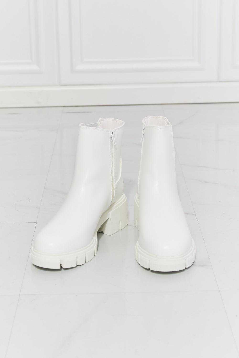 MMShoes What It Takes Lug Sole Chelsea Boots in White BLUE ZONE PLANET