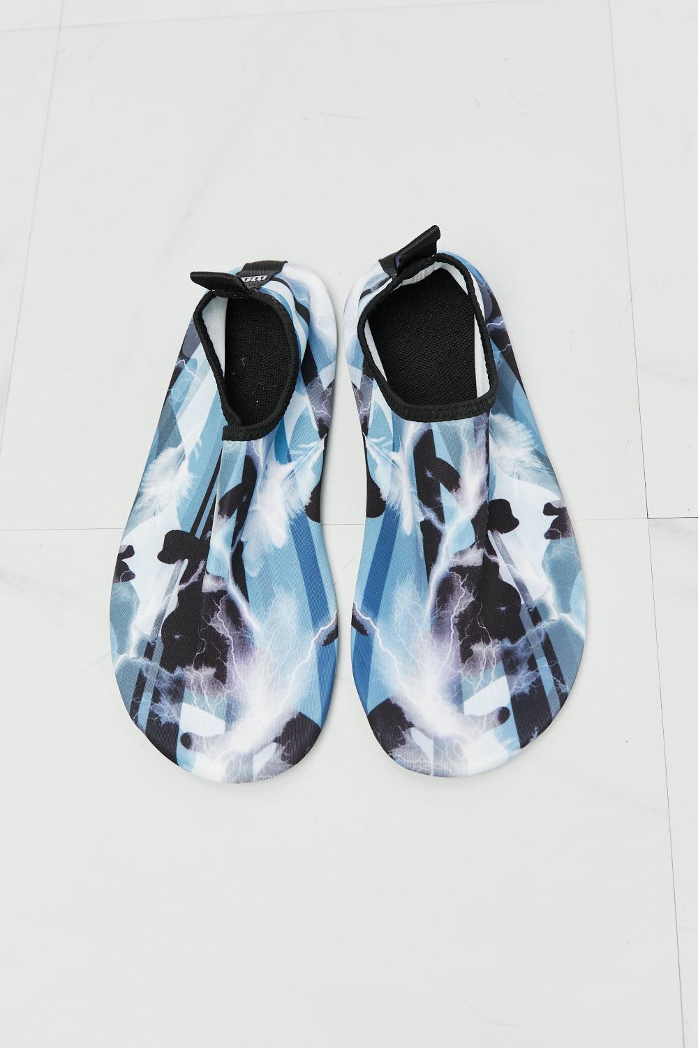 MMshoes On The Shore Water Shoes in Multi BLUE ZONE PLANET