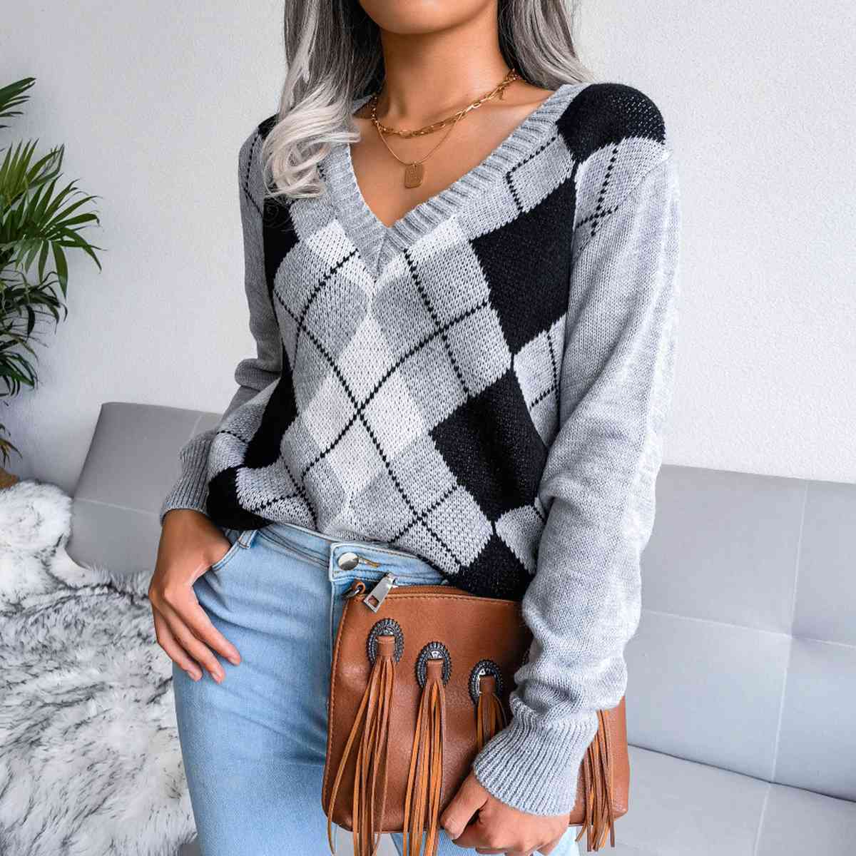 Geometric V-Neck Sweater BLUE ZONE PLANET