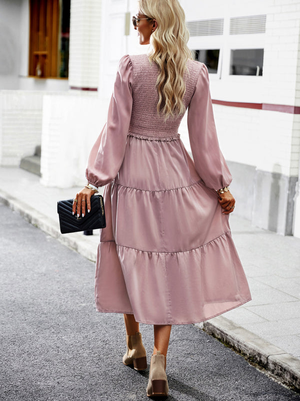 Elegant and elegant dress with ruffles and V-neck kakaclo