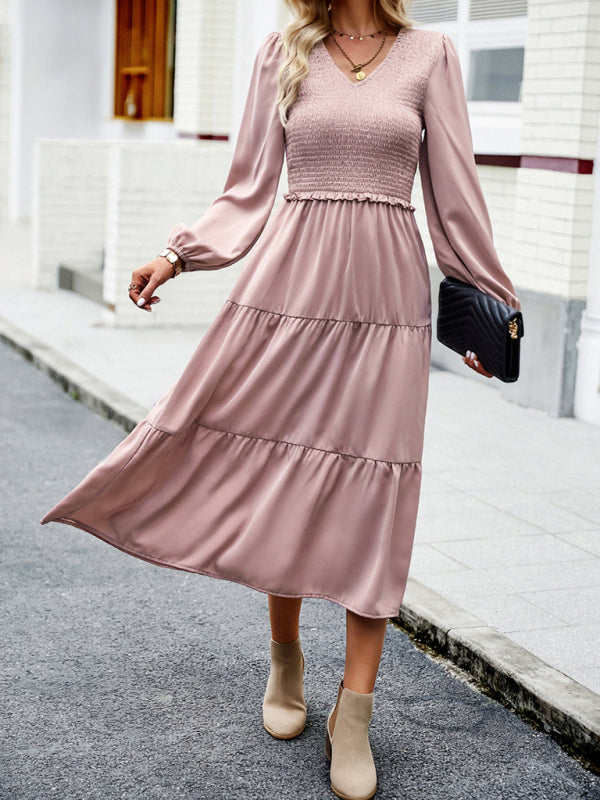 Elegant and elegant dress with ruffles and V-neck kakaclo