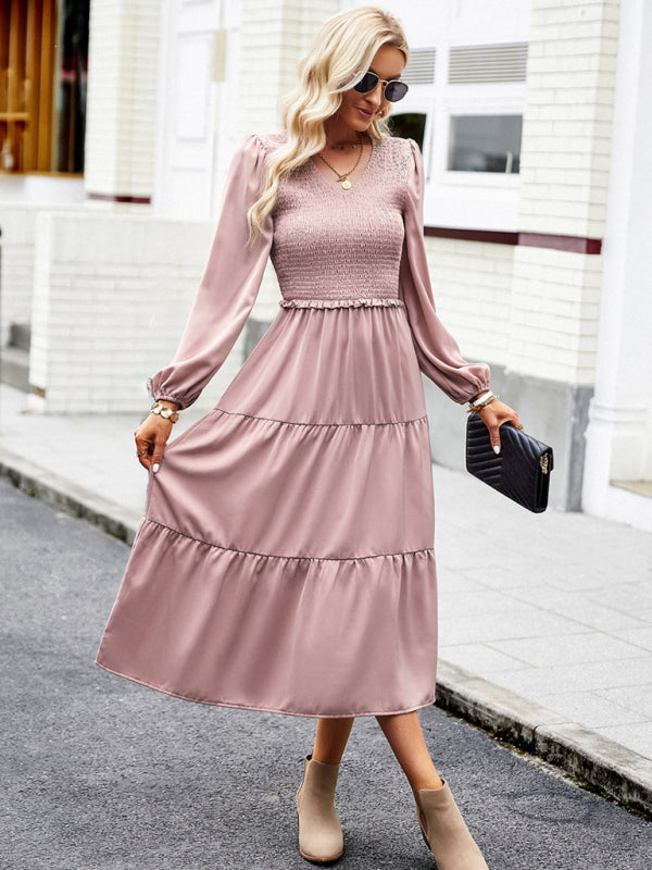 Elegant and elegant dress with ruffles and V-neck kakaclo
