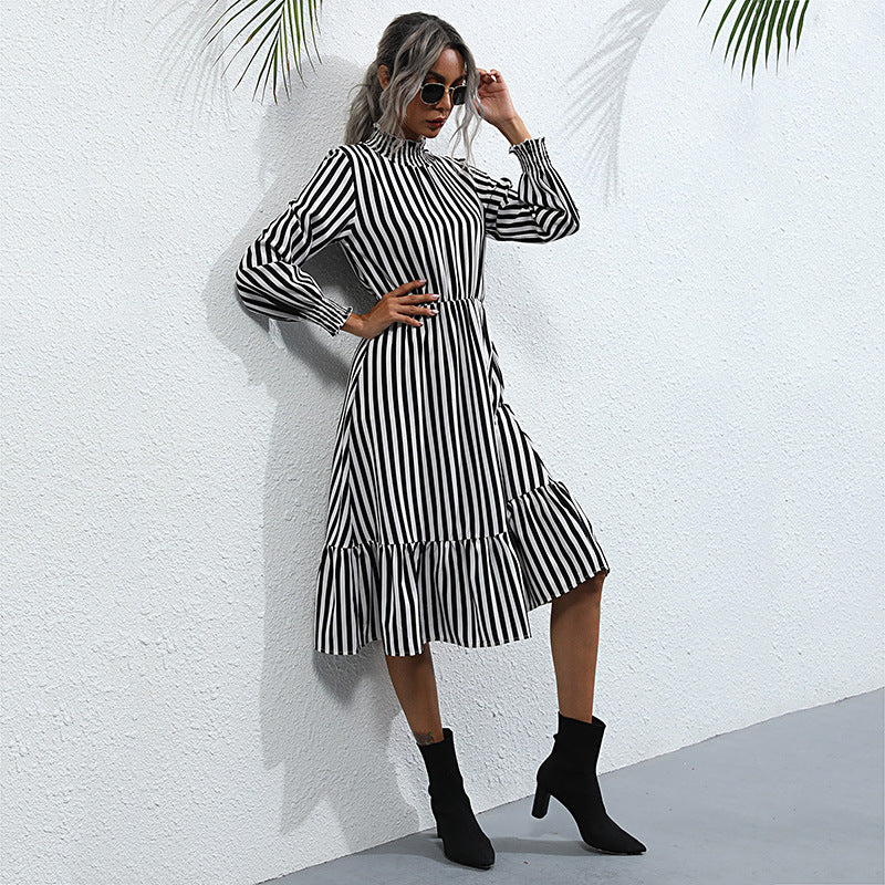 Retro striped long -sleeved high -neck dress in the long style kakaclo